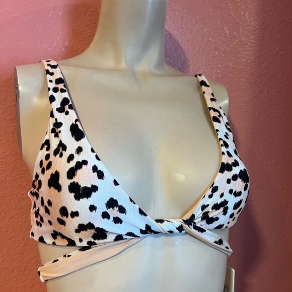 SKYLAR WRAP TOP.. - Picture 1 of 7